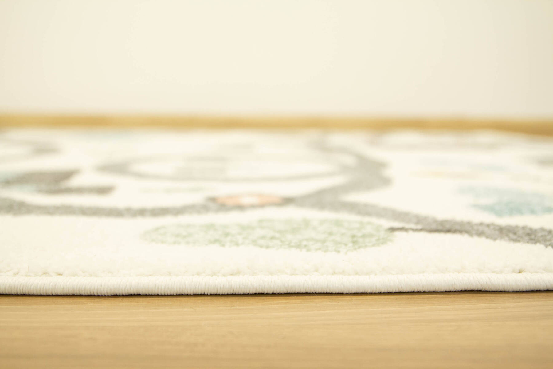 Metrážový koberec Lima 9376A uličky, krémový / světle šedý