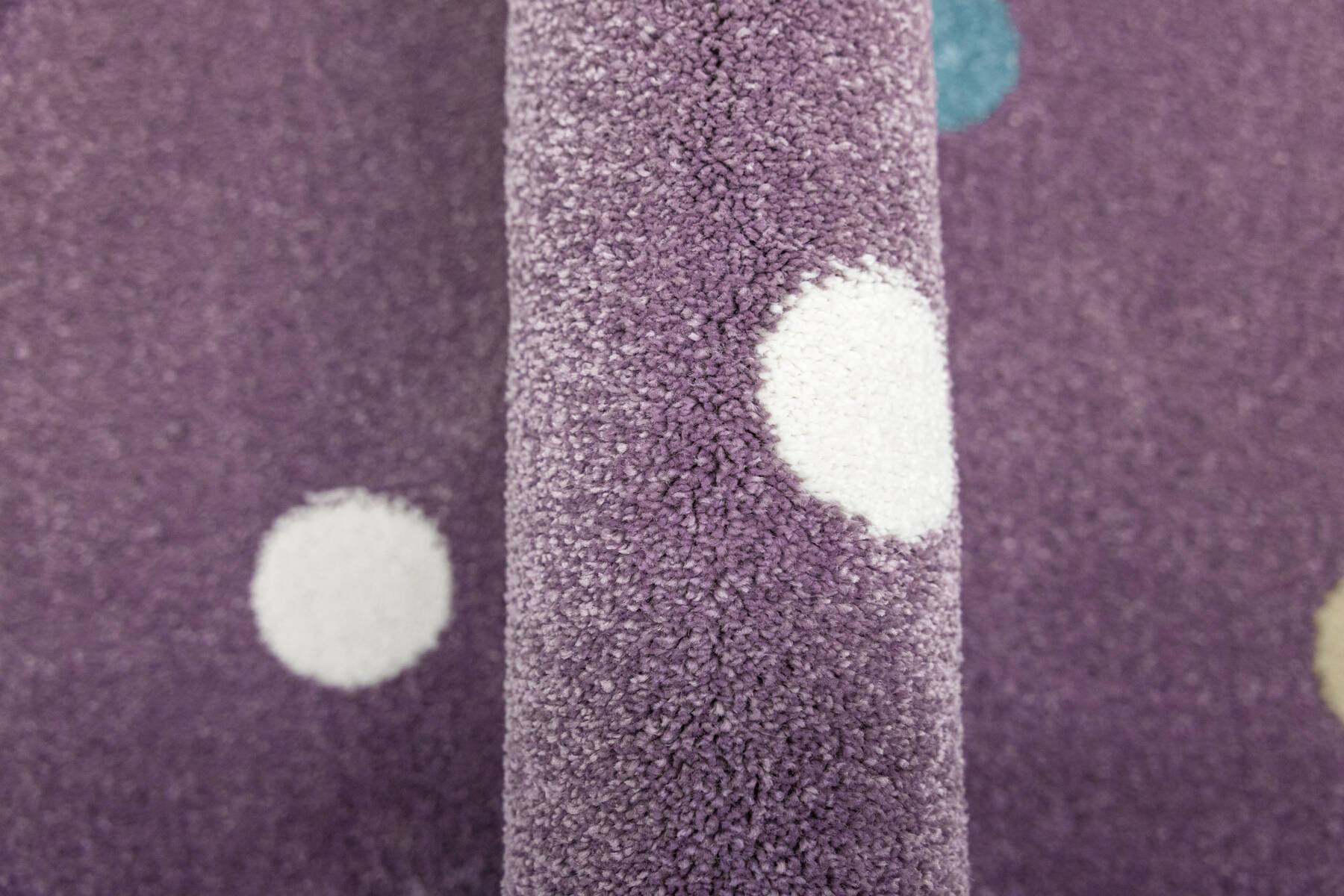 Metrážový koberec Lima C275A fialový / růžový