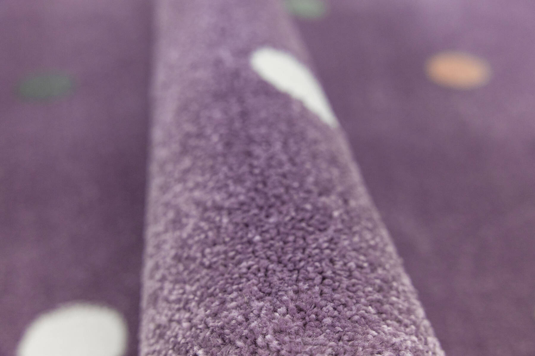 Metrážový koberec Lima C275A fialový / růžový