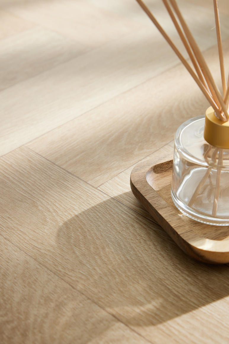 PVC podlaha Tarkett Iconik 240 5828222 Ancares Herringbone Limed