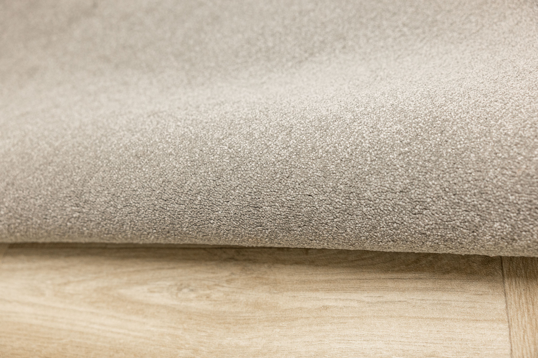 Metrážový koberec Veyron 176 šedý