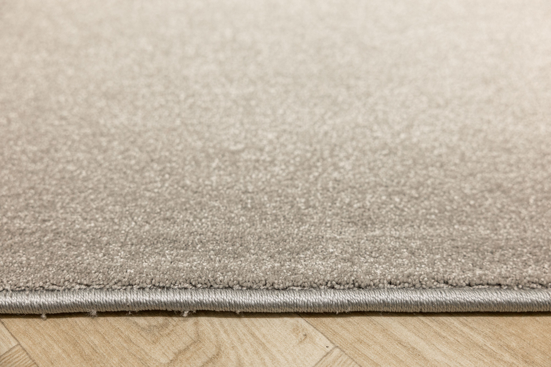 Metrážový koberec Veyron 176 šedý