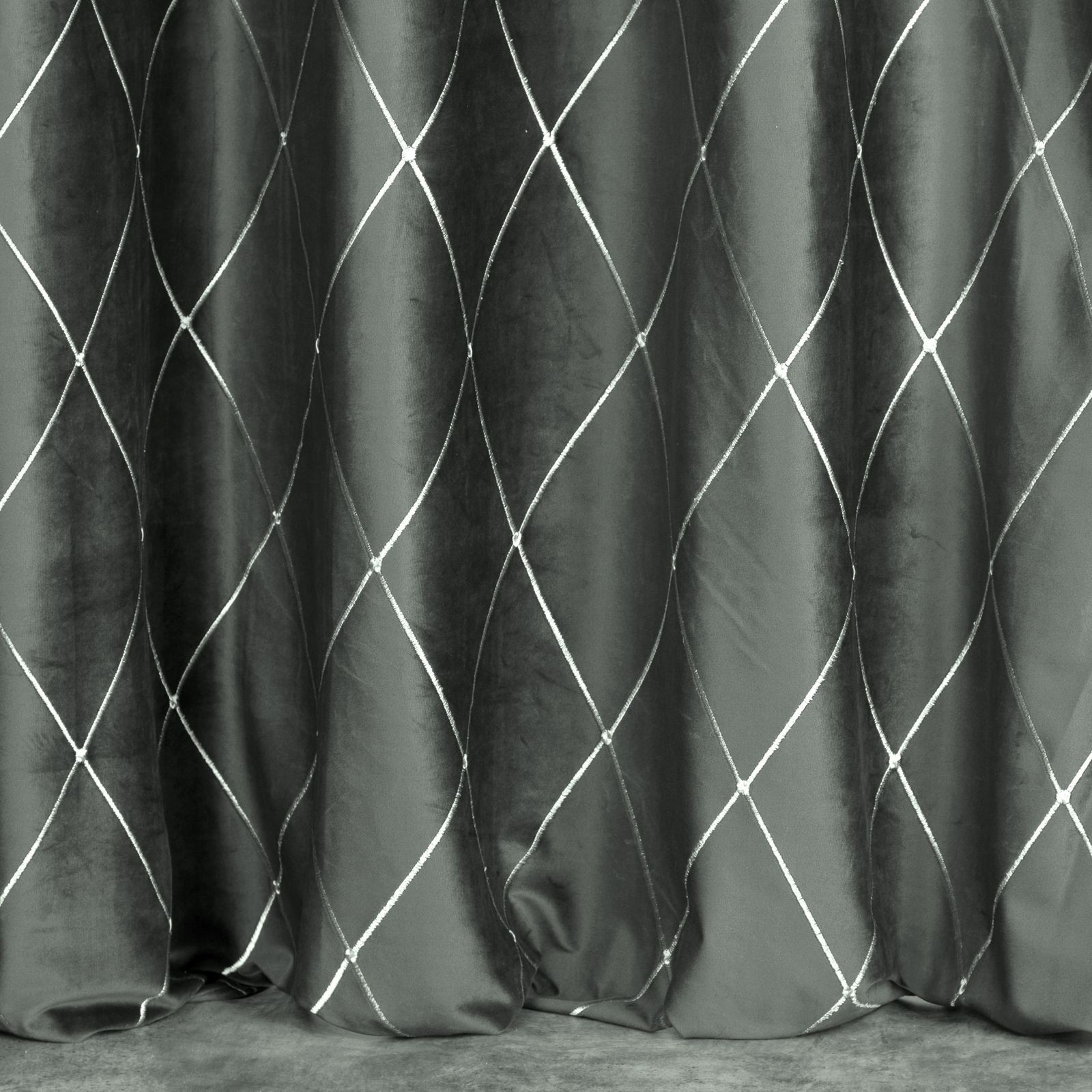 Hotový závěs PIERRE CARDIN MARGO šedý / stříbrný - na průchodkách