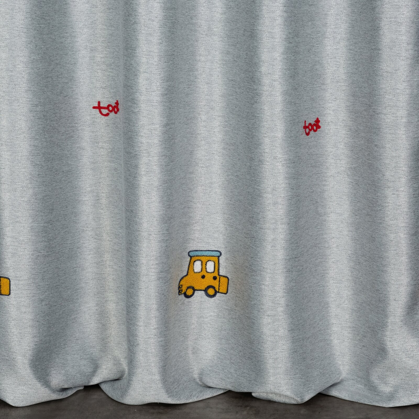 Hotový závěs ALVIN stříbrný - na průchodkách