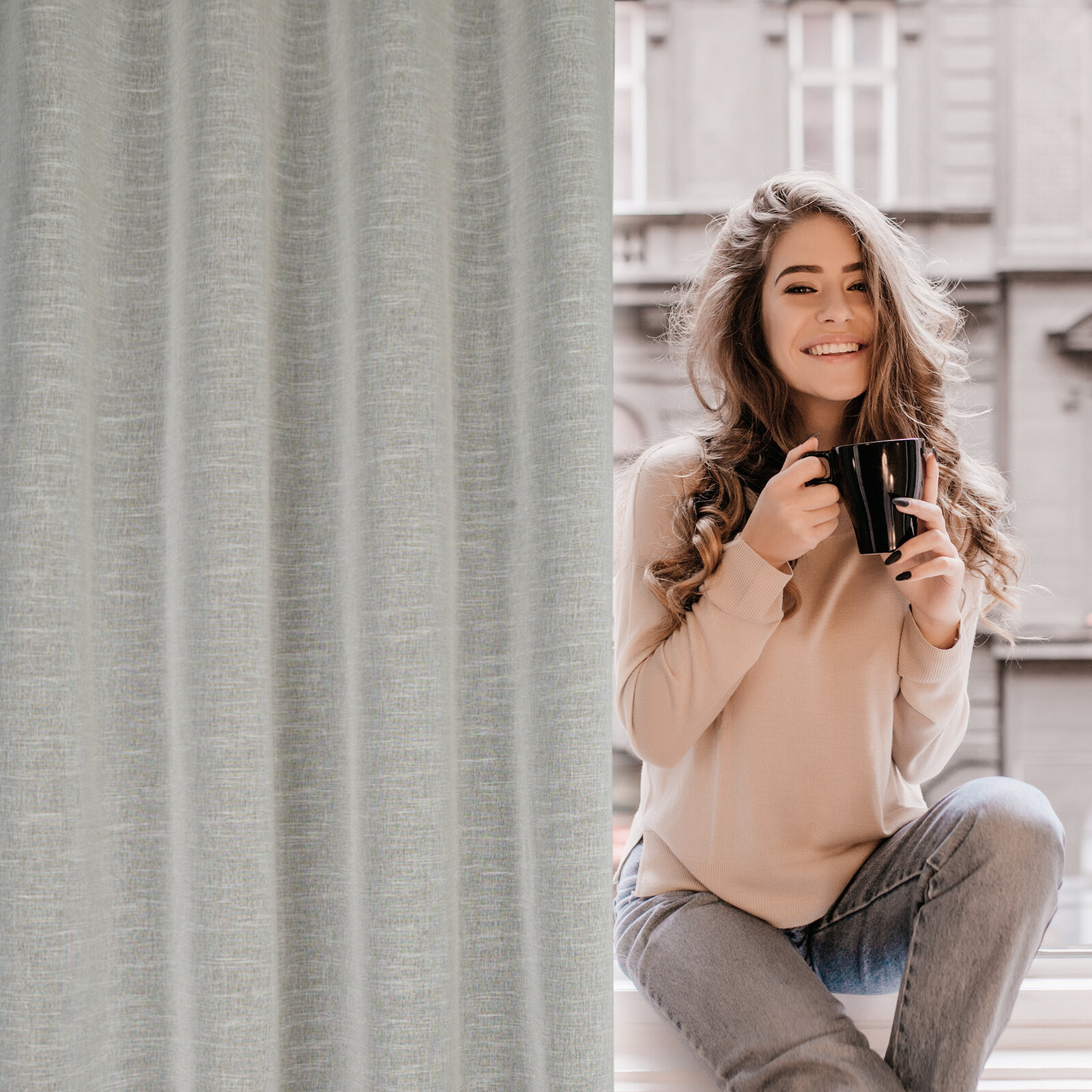 Hotový závěs AMARI béžový - na průchodkách