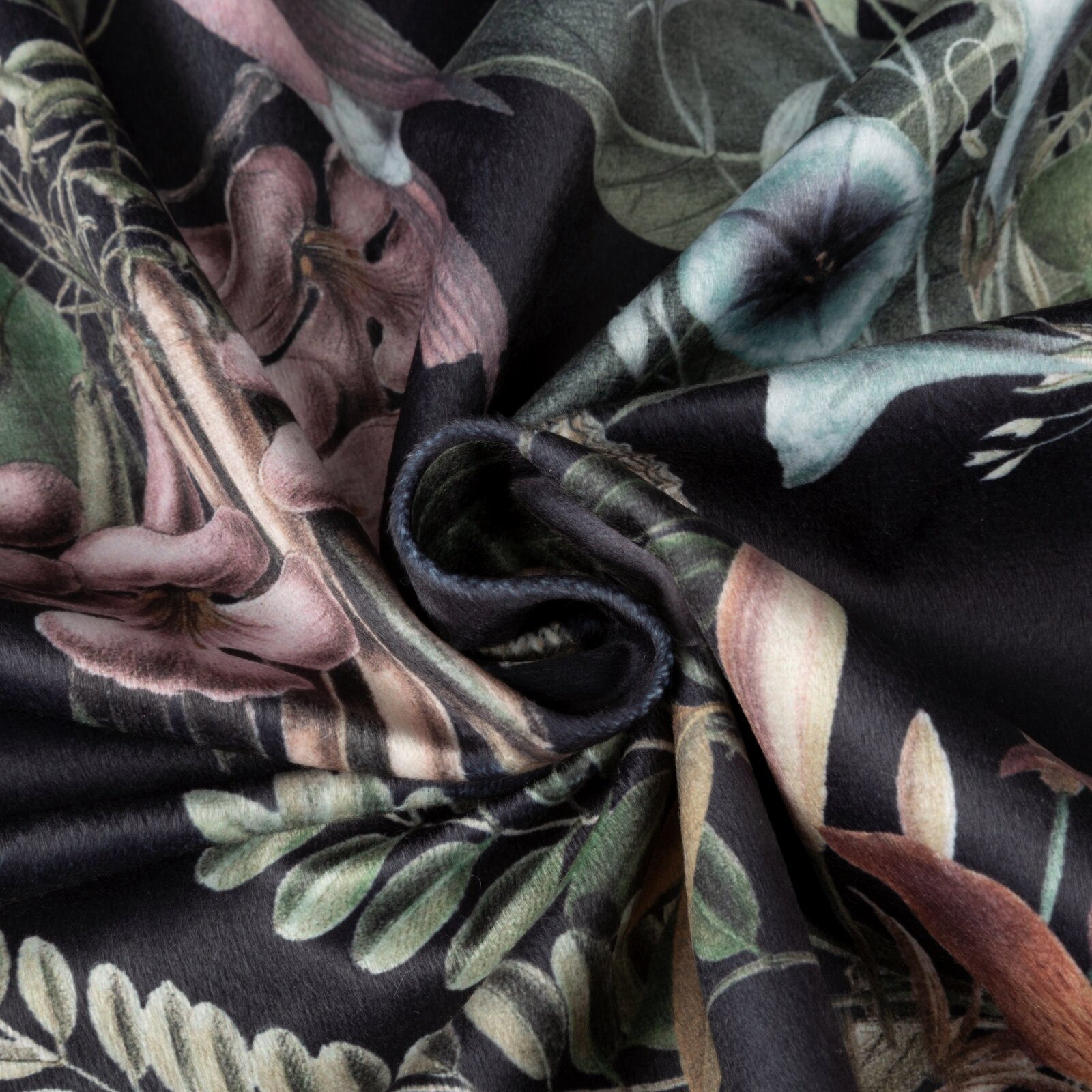 Hotový závěs BECKY černý - na průchodkách