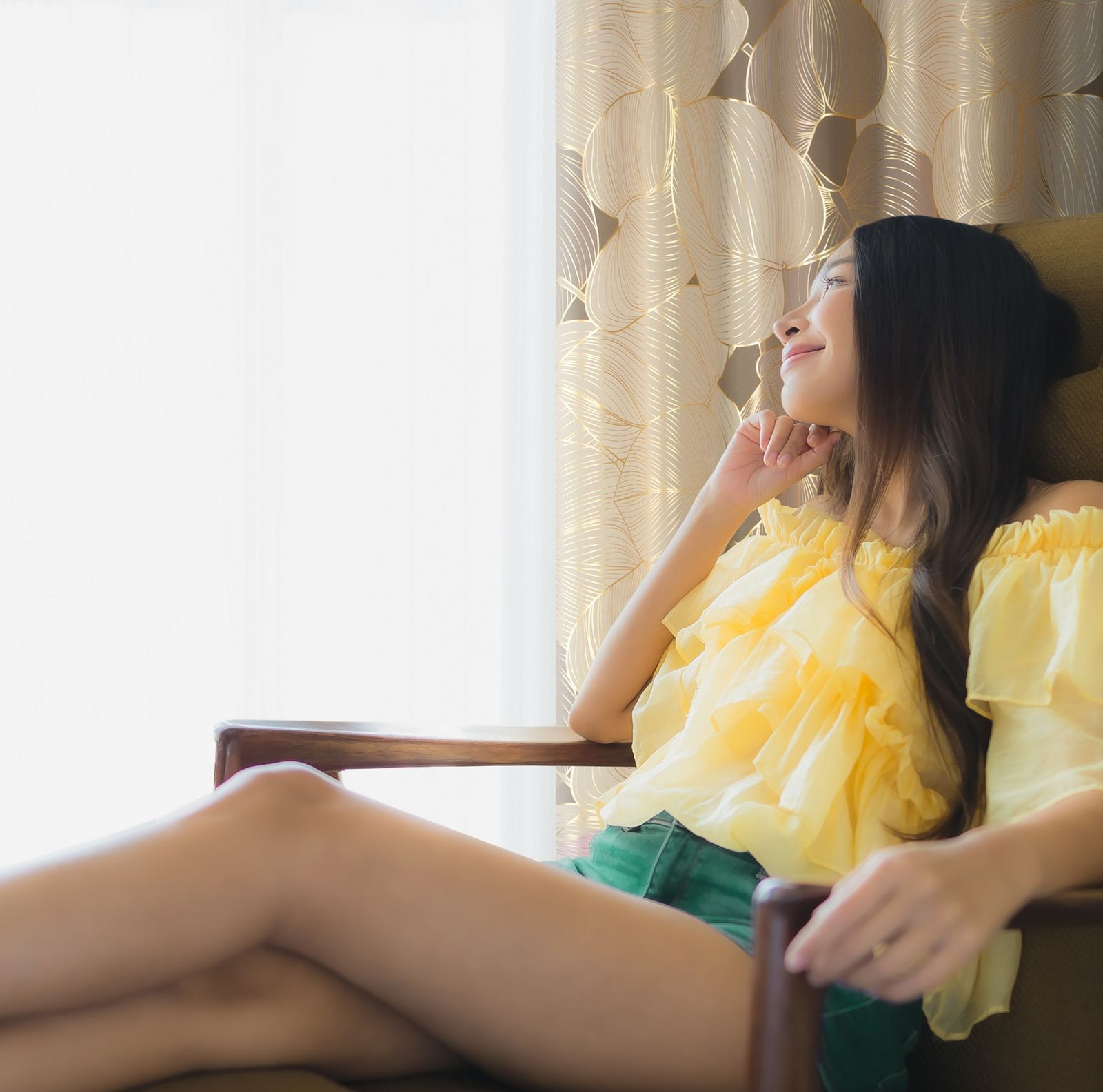 Hotový závěs FREZJA béžový - na průchodkách