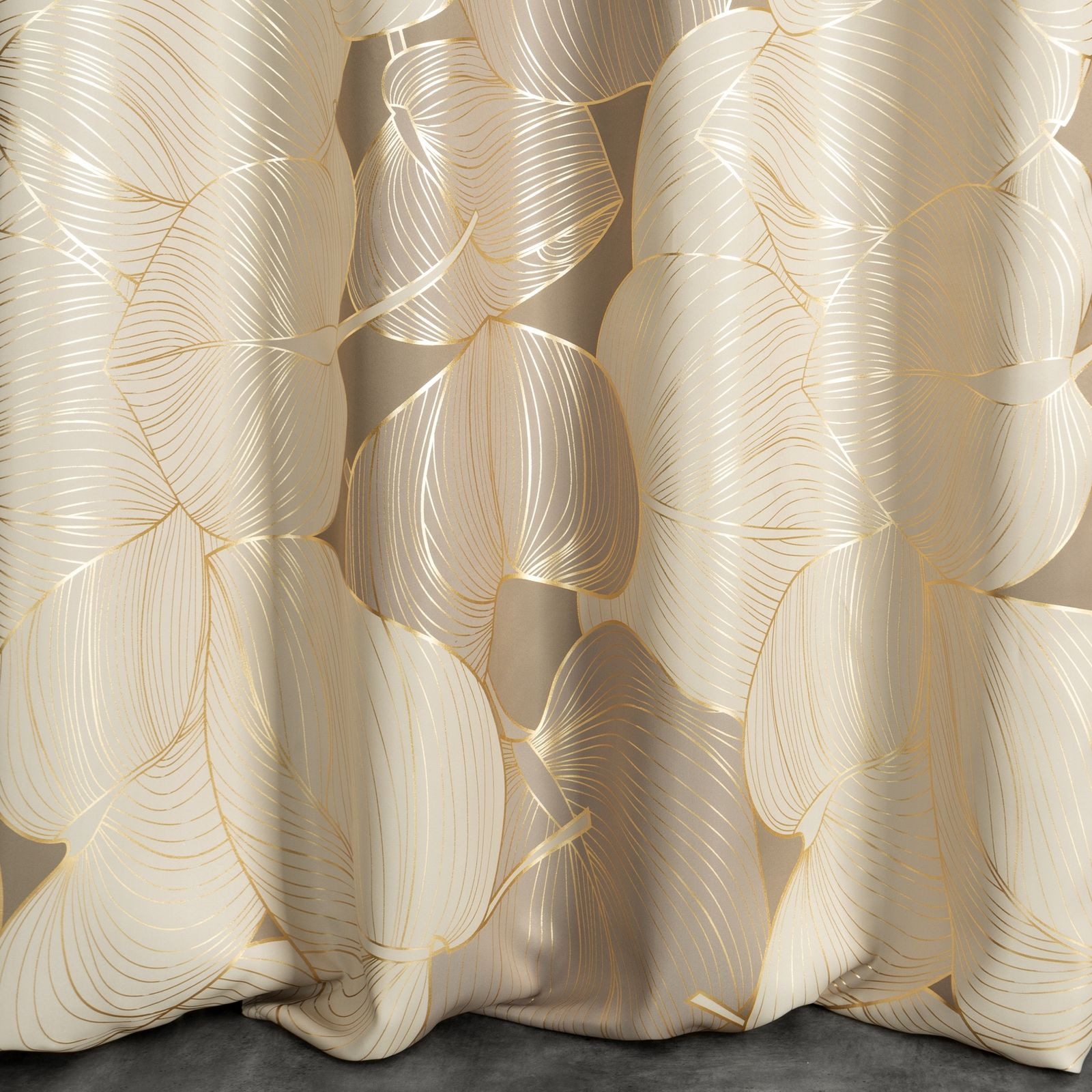 Hotový závěs FREZJA béžový - na průchodkách