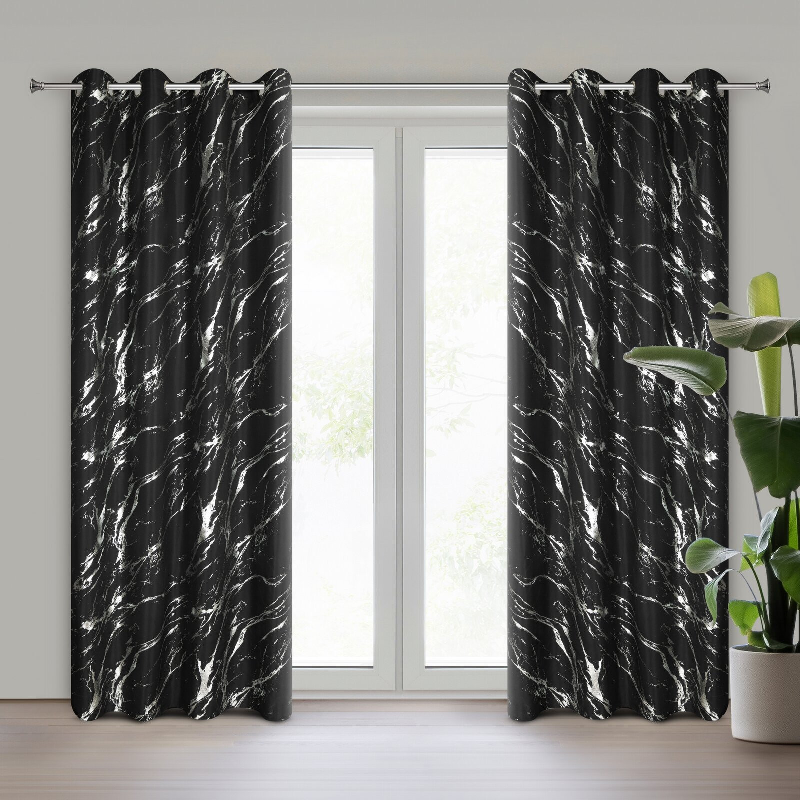 Hotový závěs LANI černý - na průchodkách