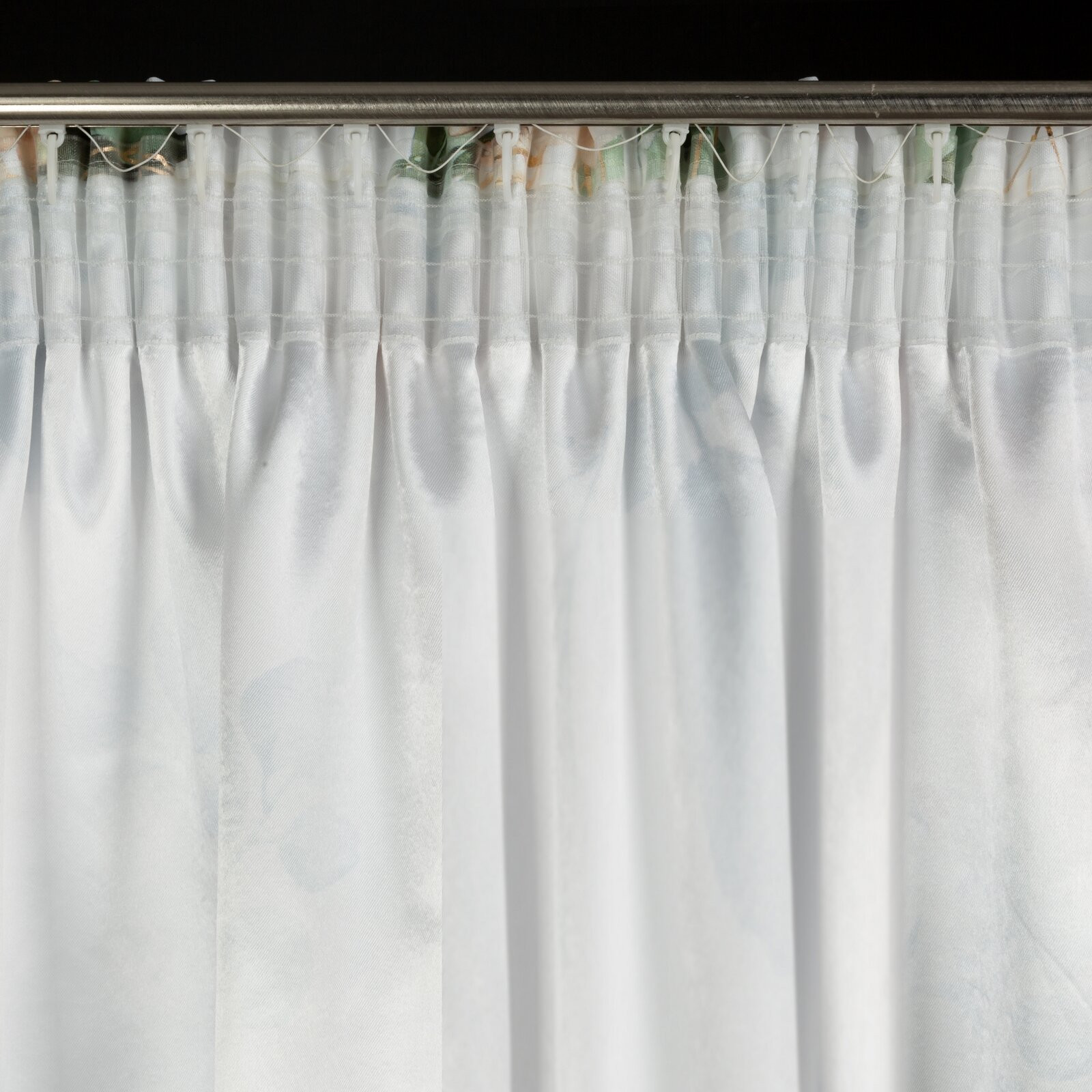 Hotový závěs ROSE na pásce - bílý