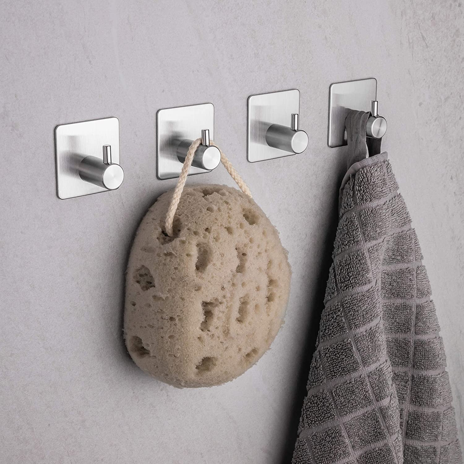 Sada čtyř koupelnových věšáků KOTOS stříbrná (4 ks)