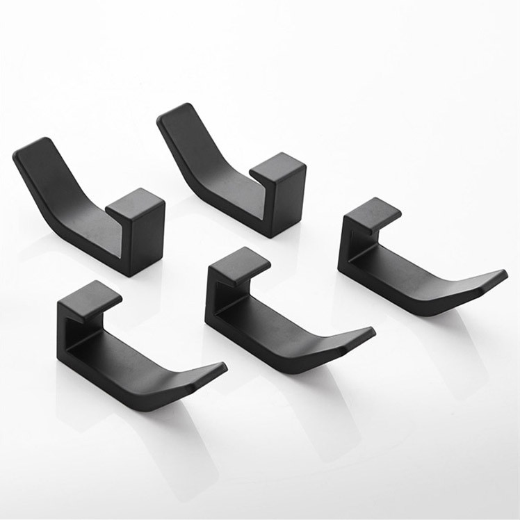 Sada pěti věšáků OMNOS černá (5 ks)