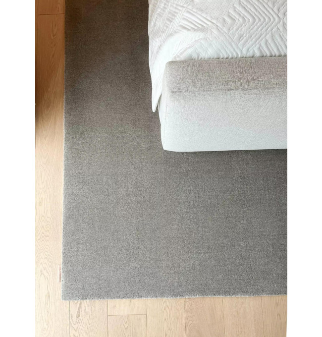 Koberec Agnella Calisia M Smooth Antracyt