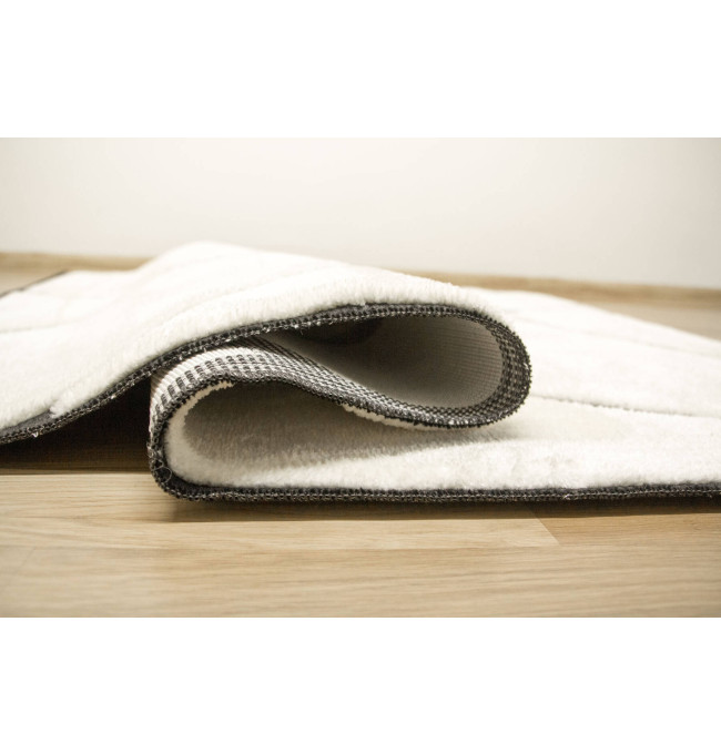 Koberec Shaggy Lula Soft IM85A trojúhelníky, krémový / černý