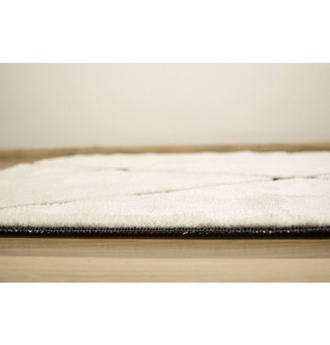 Koberec Shaggy Lula Soft IM85A trojúhelníky, krémový / černý