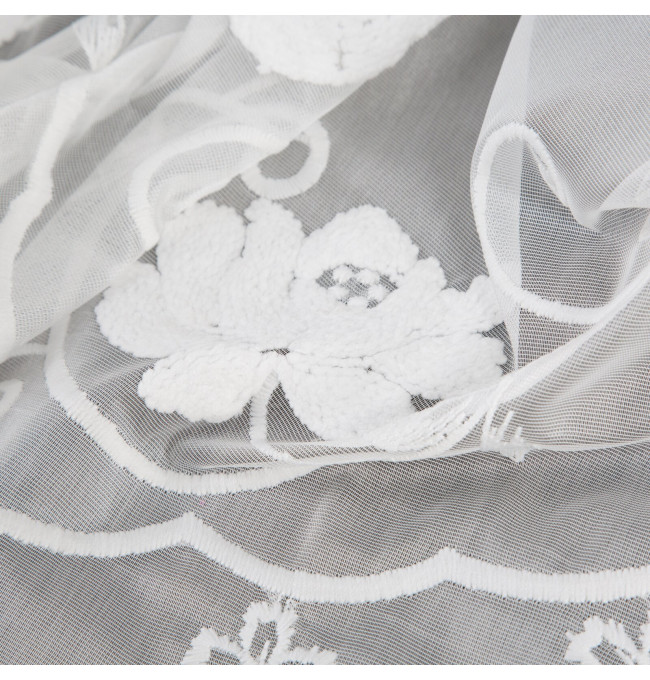 Hotová záclona LETI bílá - na průchodkách