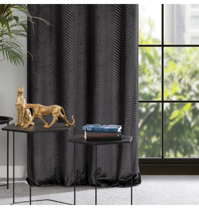 Hotový závěs LUSSI černý - na průchodkách