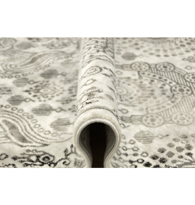 Koberec Versage 2301A Ornament černý / bílý