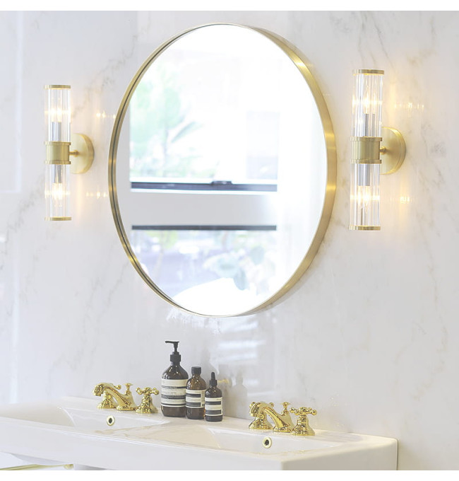 Zrcadlo se zlatým rámem