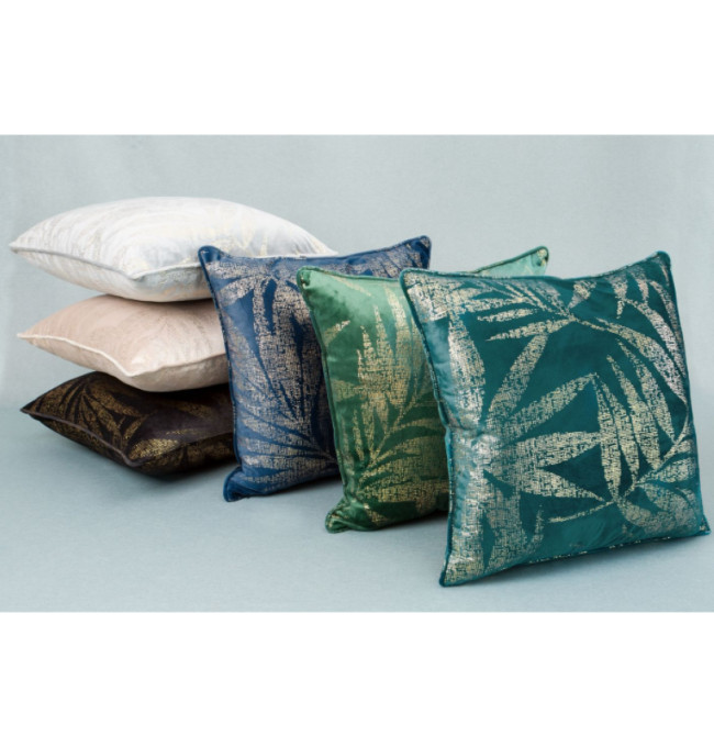 Měkký sametový povlak na polštář se zlatým potiskem listů - černý