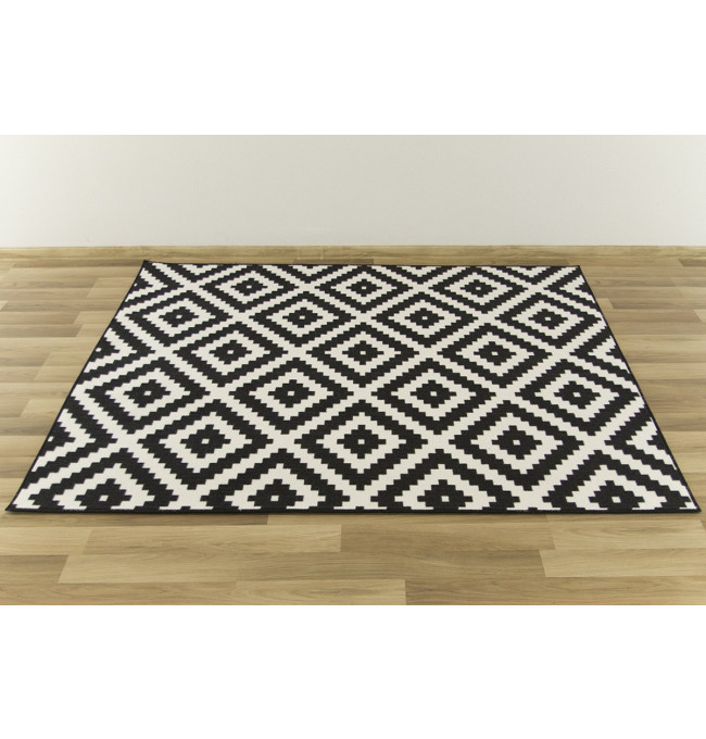 Metrážový koberec Romby černý