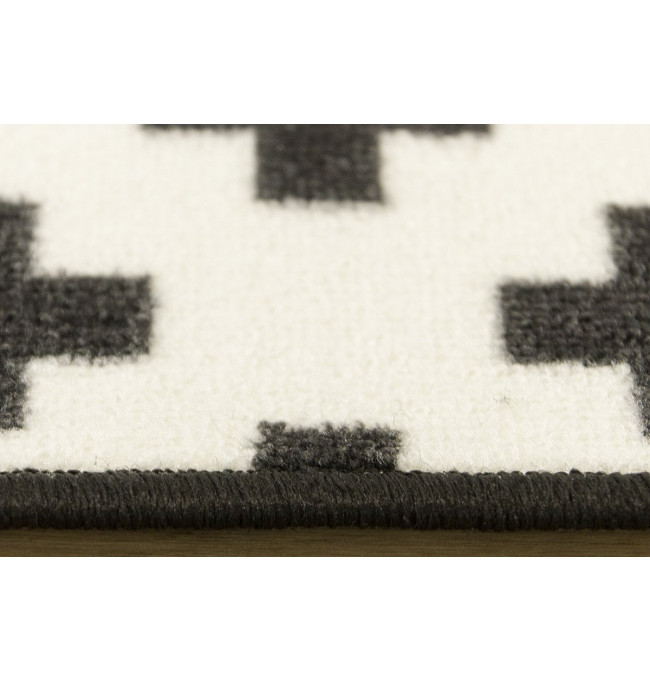 Metrážový koberec Romby černý