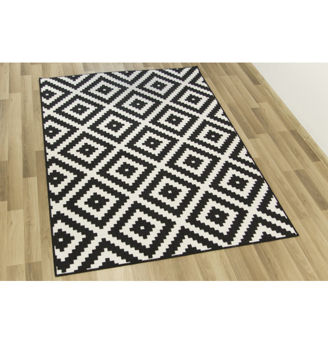 Metrážový koberec Romby černý