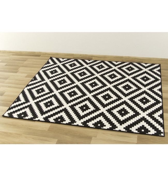 Metrážový koberec Romby černý