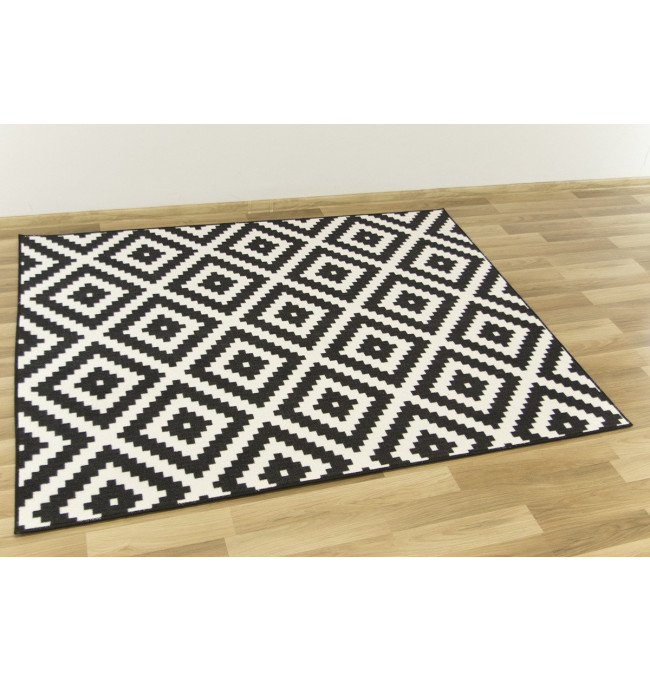 Metrážový koberec Romby černý