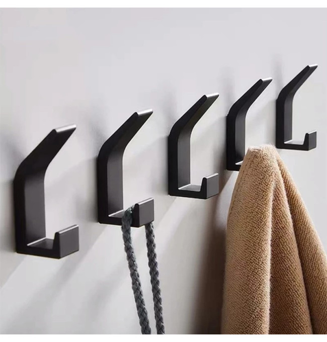 Sada pěti věšáků OMNOS černá (5 ks)